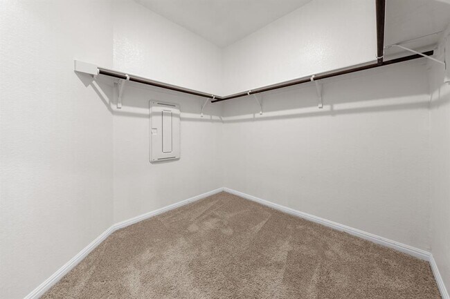Building Photo - 208 Bunting Ln