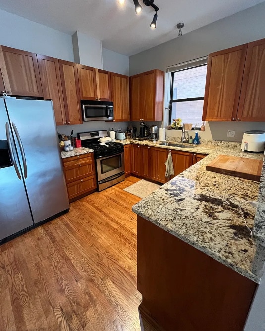 Building Photo - 2151 W Evergreen Ave