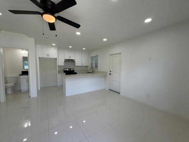 Building Photo - 329-335 E. Palmyra Ave. Orange, CA 92866