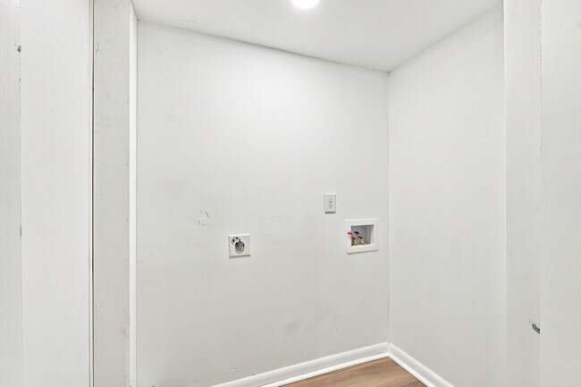 Building Photo - 5822 Tampico Rd