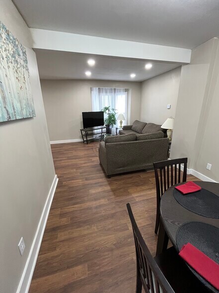 Primary Photo - 810 E 8th St