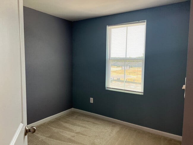 Building Photo - Sought After Pendleton Subdivision