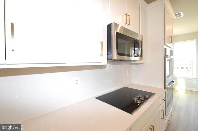 Building Photo - 43795 Middleway Ter