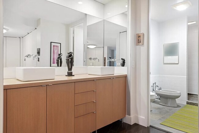 Building Photo - 680 N Lake Shore Dr