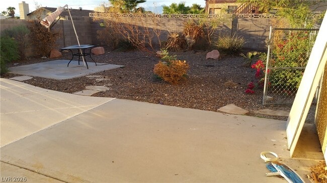 Building Photo - 1745 Mt Hood St