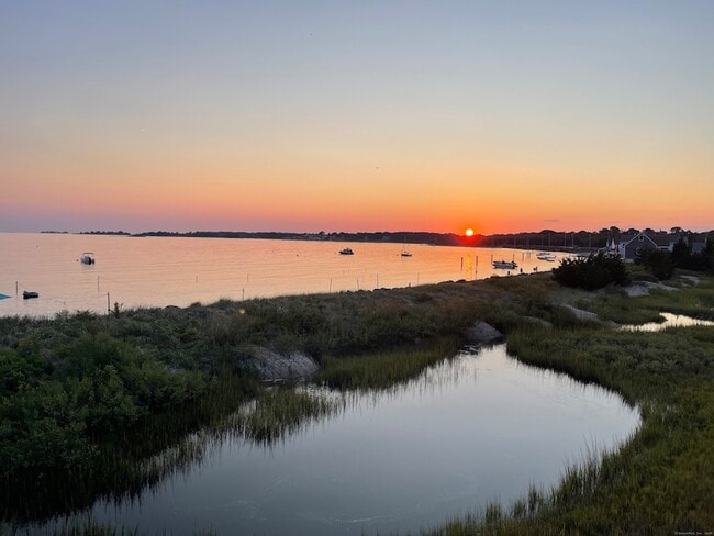 Building Photo - 14 Oak St