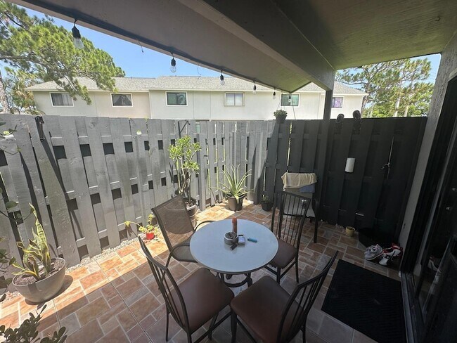 Building Photo - 3801 Inlet Cir
