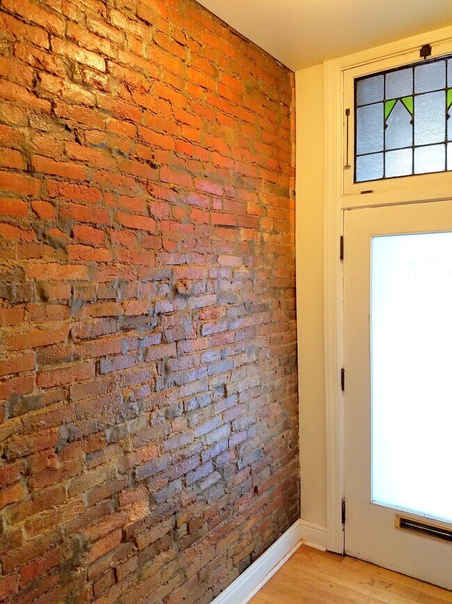 Building Photo - 2128 E Carson St