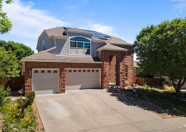 Building Photo - Huge room in a large shared home, private ...
