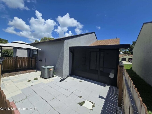 Building Photo - 1697 Parakeet Ct
