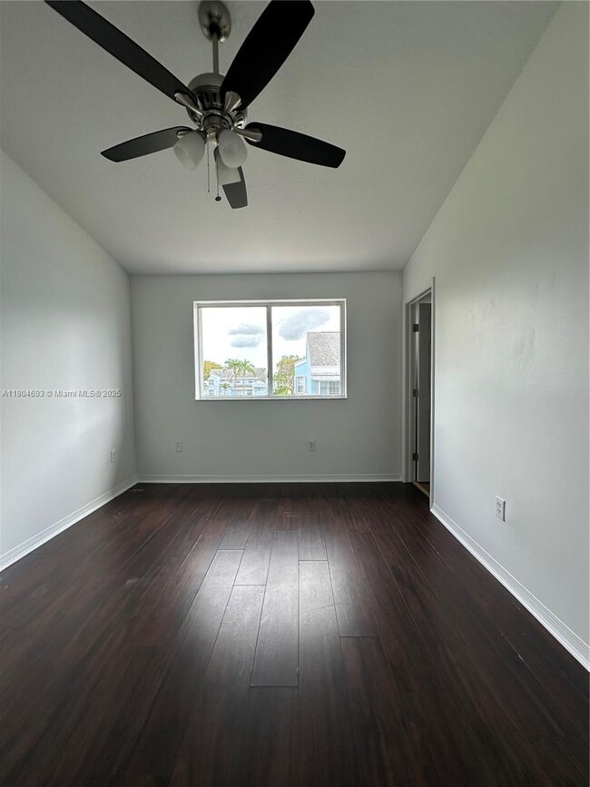 Building Photo - 2215 SE 25th Ave