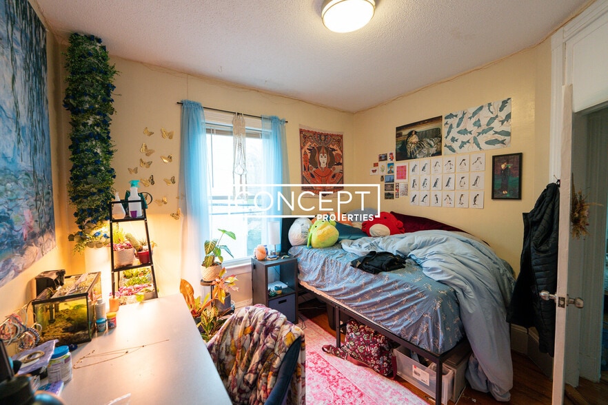 Building Photo - 20 Lawn St