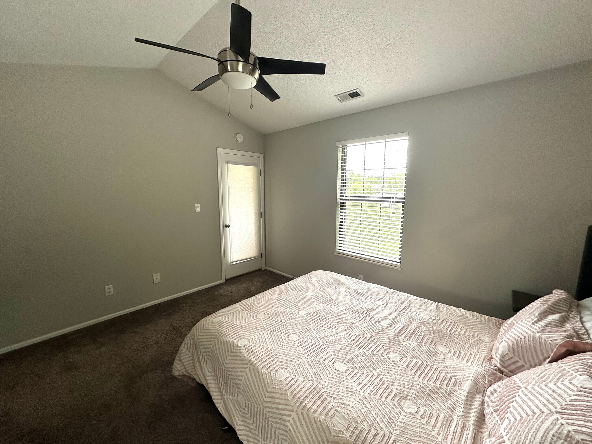 Building Photo - 2218 Canyonlands Dr