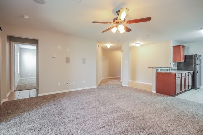 Building Photo - 9518 Peridot Green Dr