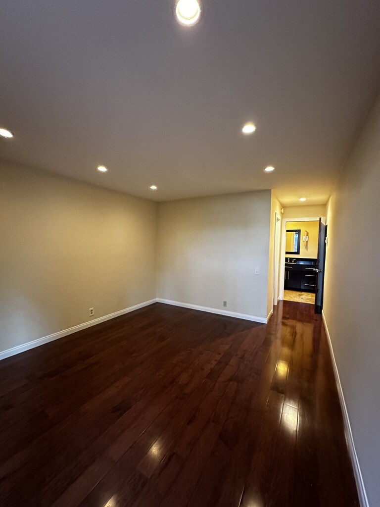 Bedroom - 11951 Mayfield Ave