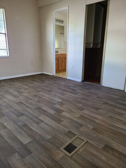 Building Photo - 5318 Dianthus St