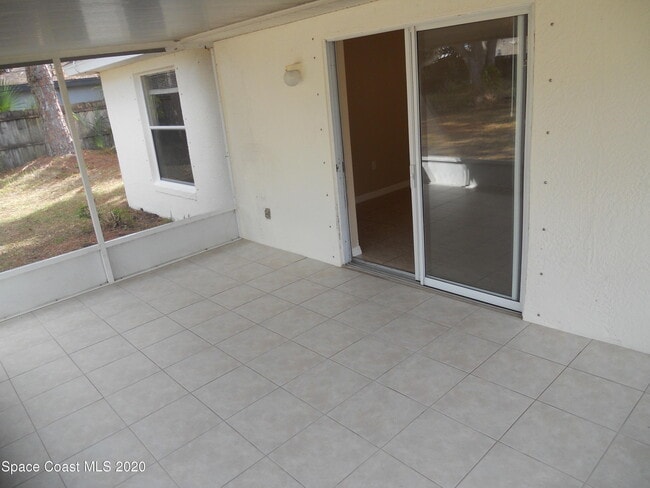 Building Photo - 599 Evergreen St NE