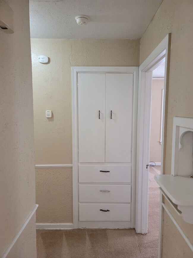 Building Photo - 924 S Crockett St