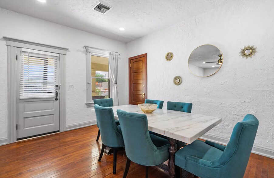 Dining area - 311 N 3rd Ave