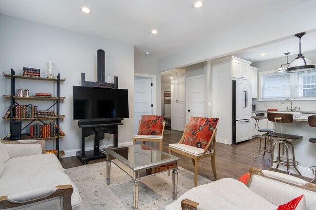Building Photo - Montford Furnished Rental