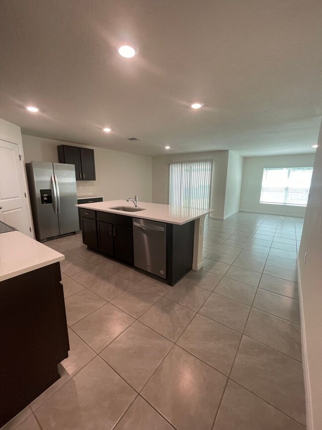 Building Photo - Like-New 4-Bedroom Home in SE Ocala – $1,8...