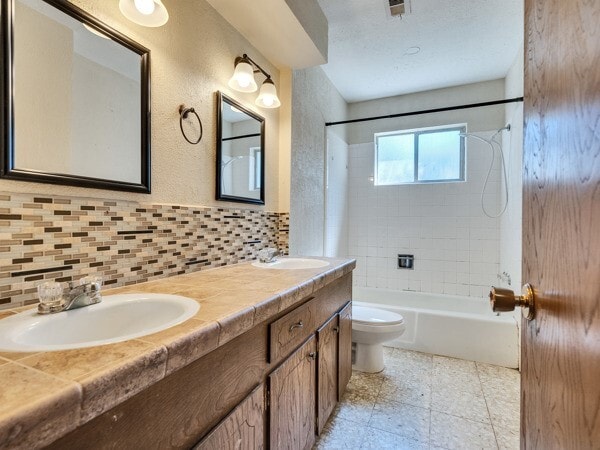 Building Photo - 1215 Briar Ln