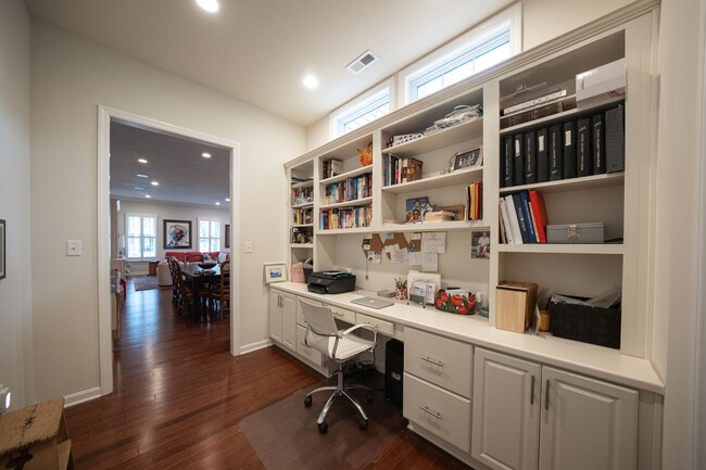 Building Photo - US OPEN Rental: Modernistic townhome close...