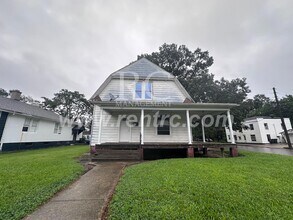 Building Photo - 1101 Chandler-
