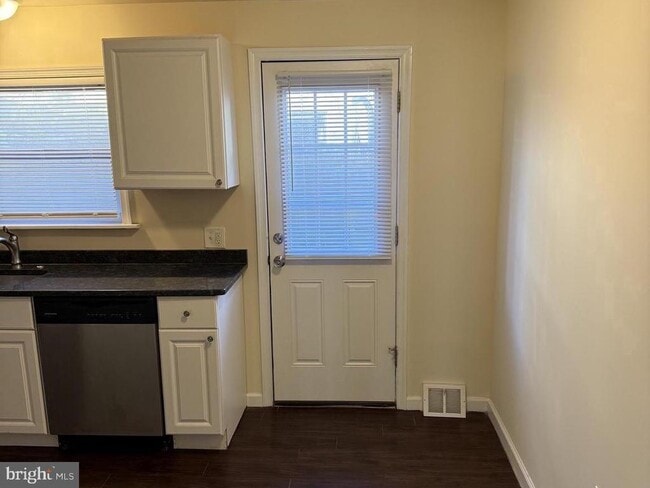 Building Photo - 223 Gerritt St