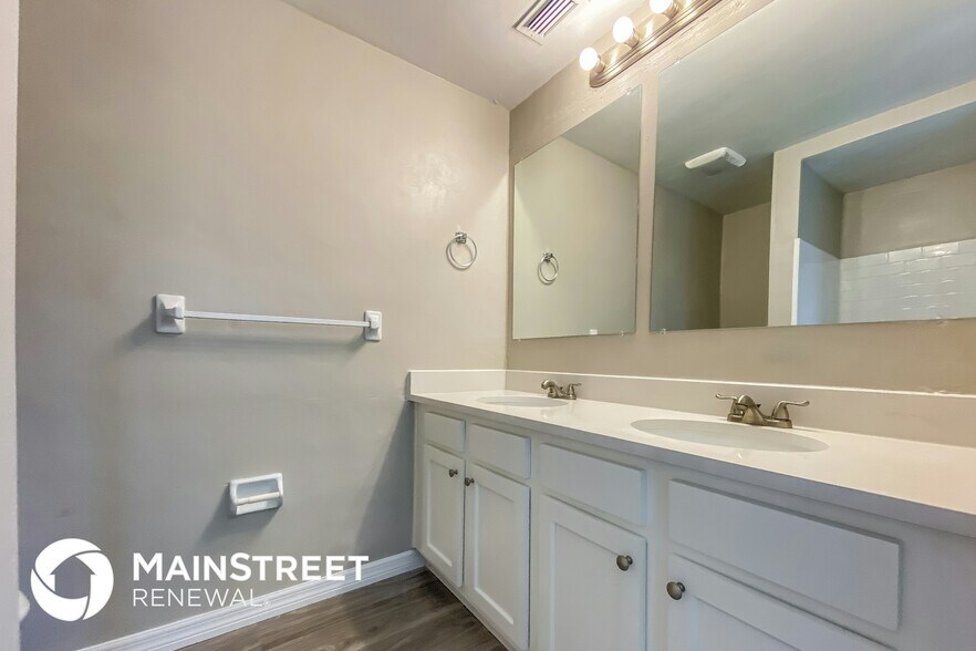 Building Photo - 3639 Rock Royal Dr