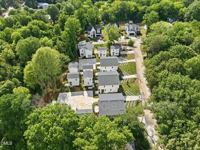 Building Photo - 2813-103 Wilcox Place