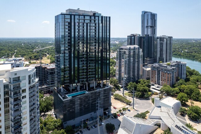 Building Photo - DOWNTOWN AUSTIN CONDO ON RAINEY STREET!! 1 BEDROOM 1 BATH - FULLY FURNISHED