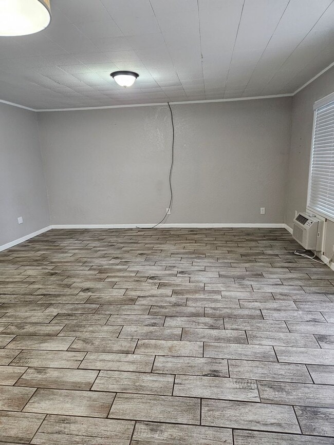 Building Photo - Residential/Commercial