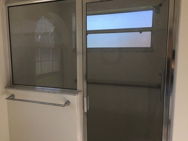 Building Photo - Beautiful 3 /2 Home with HUGE Lanai!