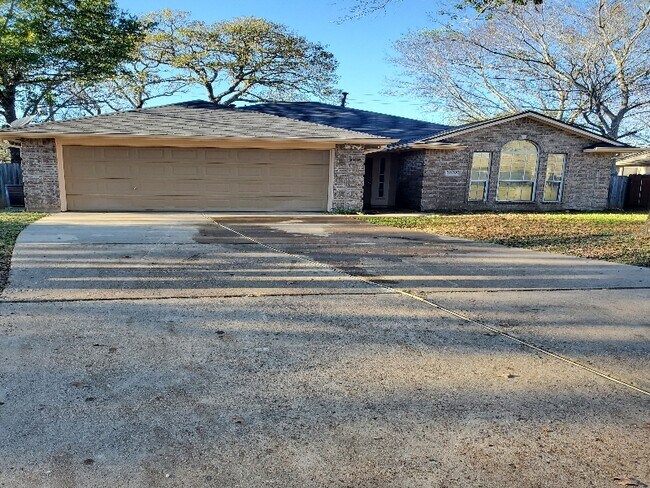 Primary Photo - 1008 Shadowood Dr
