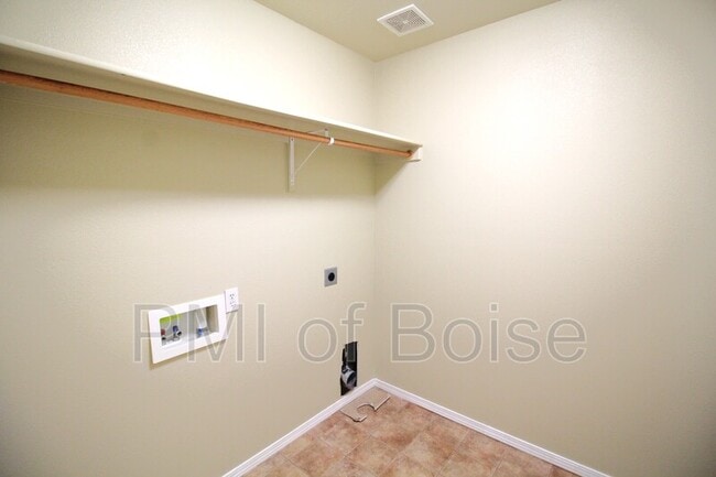 Building Photo - 639 E Willowbrook Dr