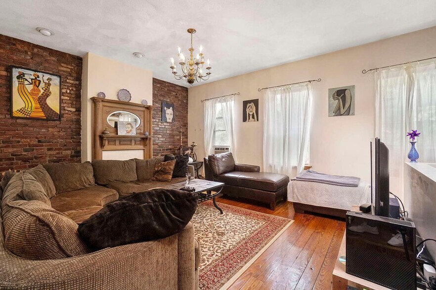 Building Photo - 67 Baldwin St