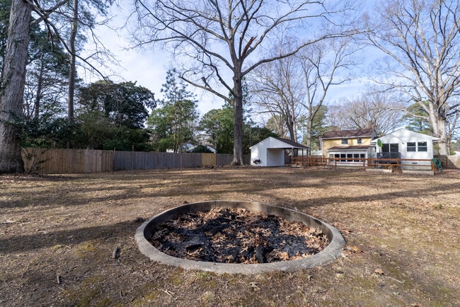 Building Photo - 509 Frank Ln