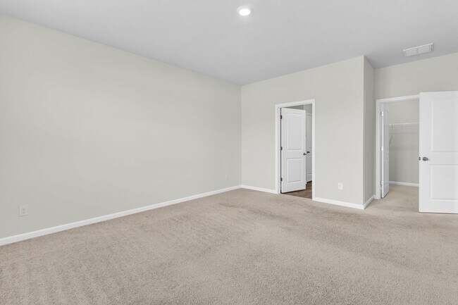 Building Photo - Modern Comfort in the Heart of Ladson