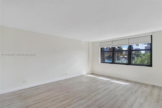 Building Photo - 10101 E Bay Harbor Dr