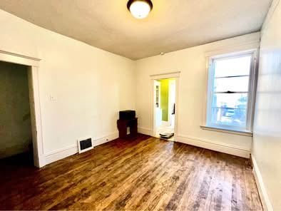 Building Photo - 1212 E 3rd St