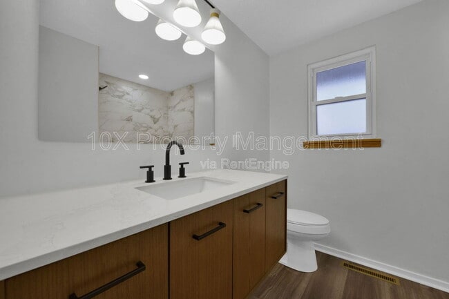 Building Photo - 1638 Parkinson Dr