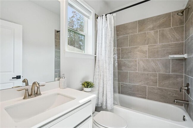 Building Photo - 2424 Pinnae Pl