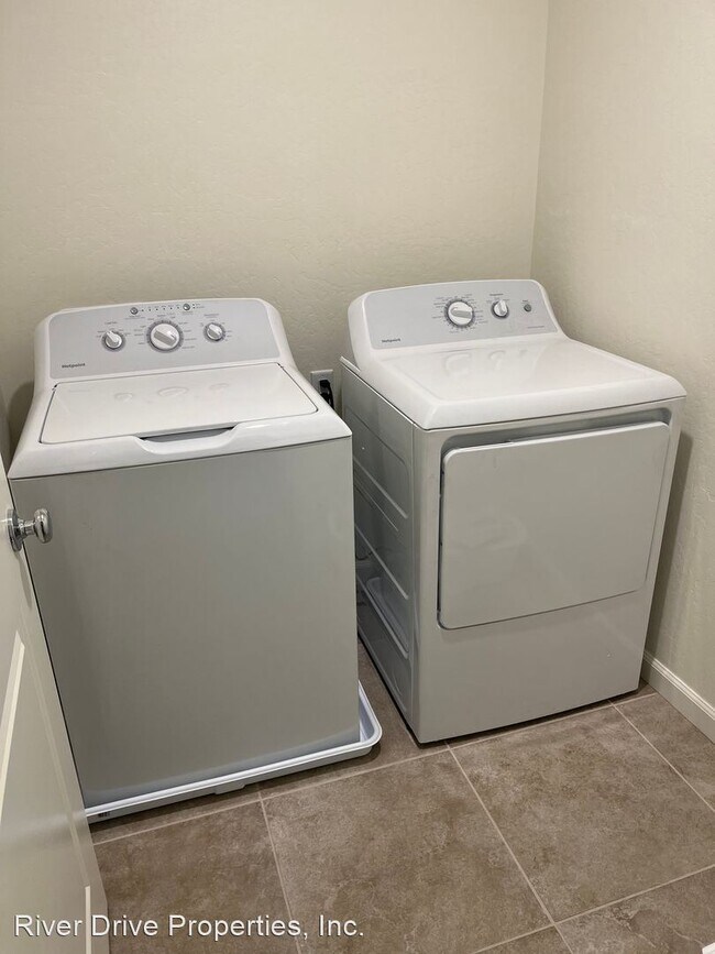 Building Photo - 5 br, 3 bath House - 707 Jessie Drive