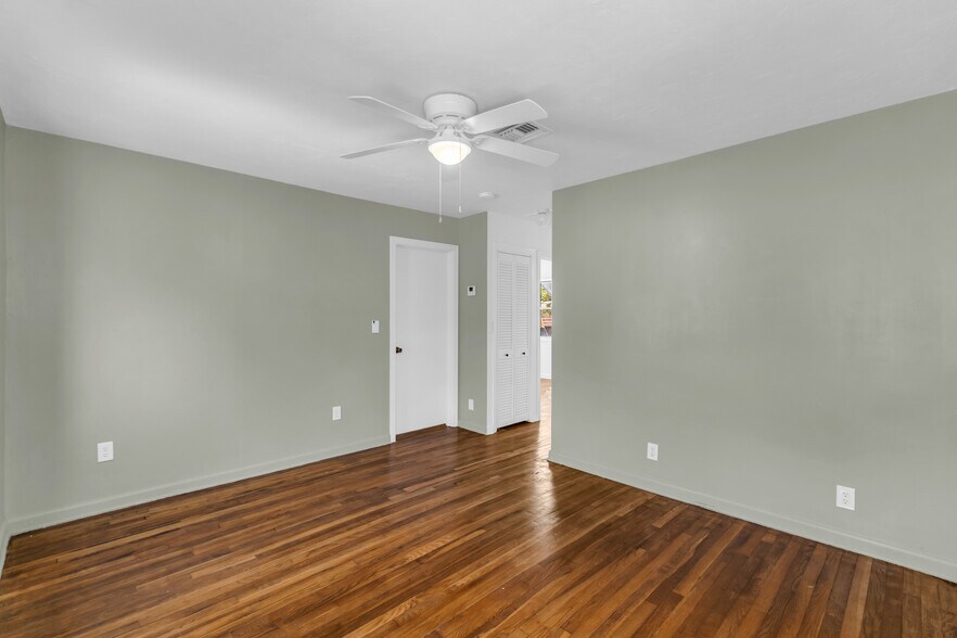 Building Photo - 434 49th St