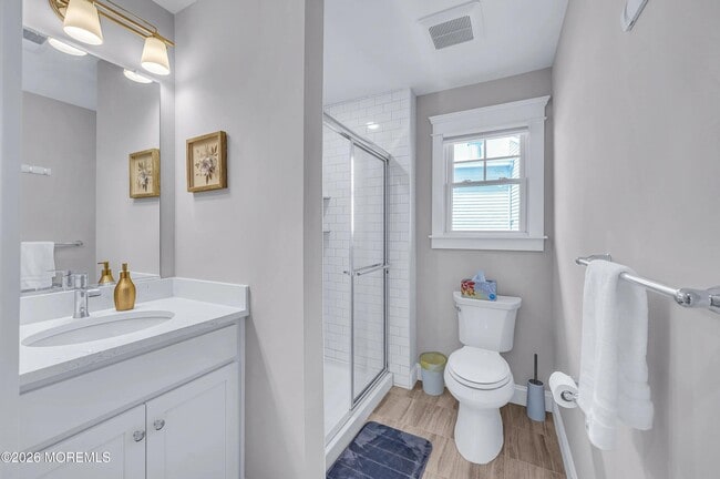 Building Photo - 16 Elder St