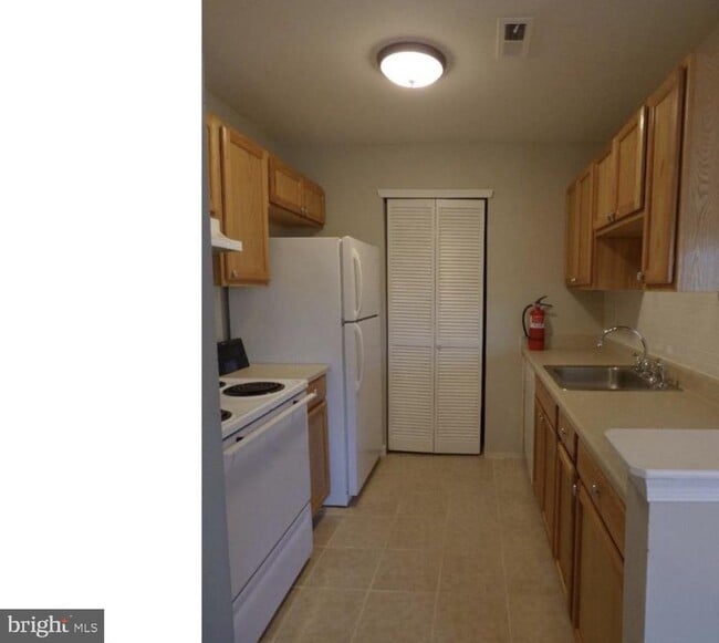 Building Photo - 808 Britton Pl