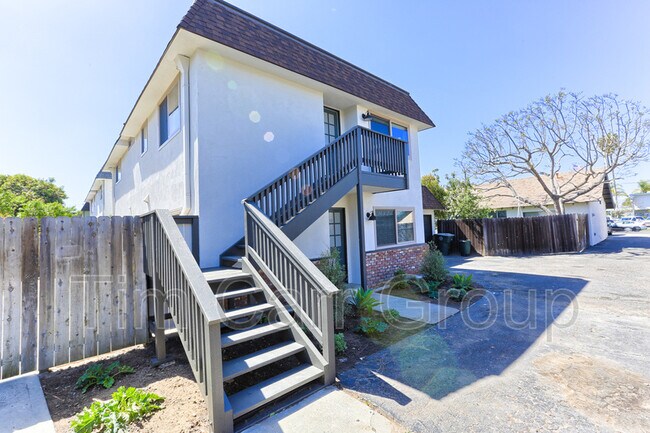 Building Photo - 2048 Garden Ln