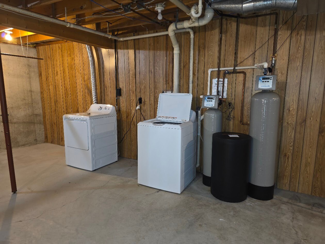 Building Photo - 722 Goldfinch Ln