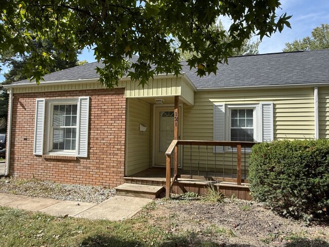 Primary Photo - Edgewood- Renovated - Garage